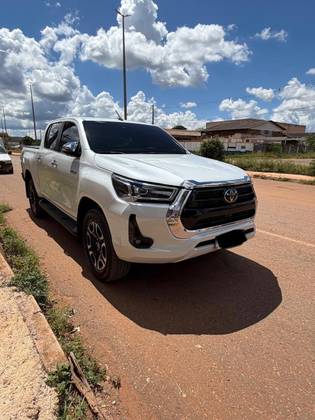 TOYOTA HILUX 2.8 D-4D TURBO DIESEL CD SRX 4X4 AUTOMÁTICO TOYOTA HILUX 2.8 D-4D TURBO DIESEL CD SRX 4X4 AUTOMÁTICO